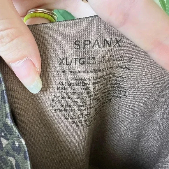 Spanx Look At Me Now Seamless Womens Leopard Olive Leggings Size Medium XL